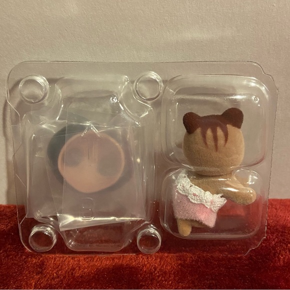 Calico Critters Costume Series Blind Bag - Chipmunk with Pirate Hat - Picture 2 of 3